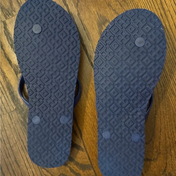 Tory Burch blue floral flip flops - Picture 4 of 4